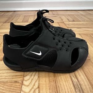 6 Nike Velcro Sandals